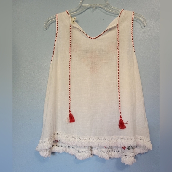Max Studio Floral Embroidered Fringe Hem Top Size M White - Picture 2 of 10